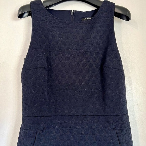 Banana Republic Size 4 Navy Blue Textured Career Sheath Career Dress Sleeveless - Picture 2 of 14
